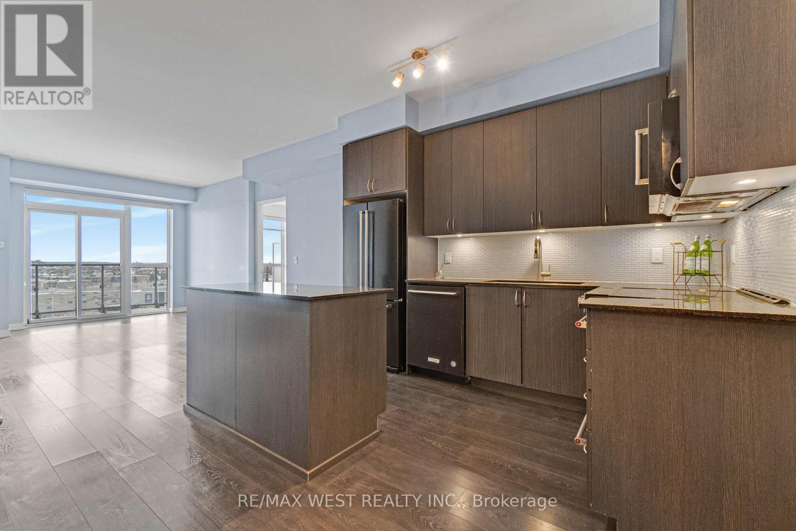 1002 - 4655 Glen Erin Drive, Mississauga, Ontario  L5M 0Z1 - Photo 3 - W12537748