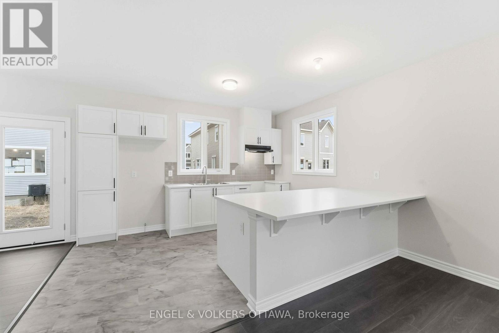 182 Ryan Reynolds Way, Ottawa, Ontario  K4A 5H5 - Photo 6 - X12501116