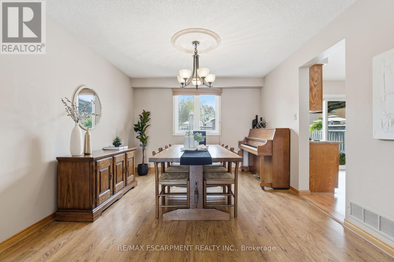 121 Parkwood Crescent, Hamilton, Ontario  L8V 4Z6 - Photo 11 - X12537462