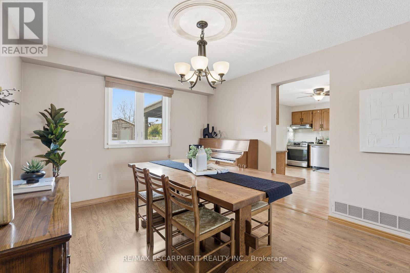 121 Parkwood Crescent, Hamilton, Ontario  L8V 4Z6 - Photo 13 - X12537462