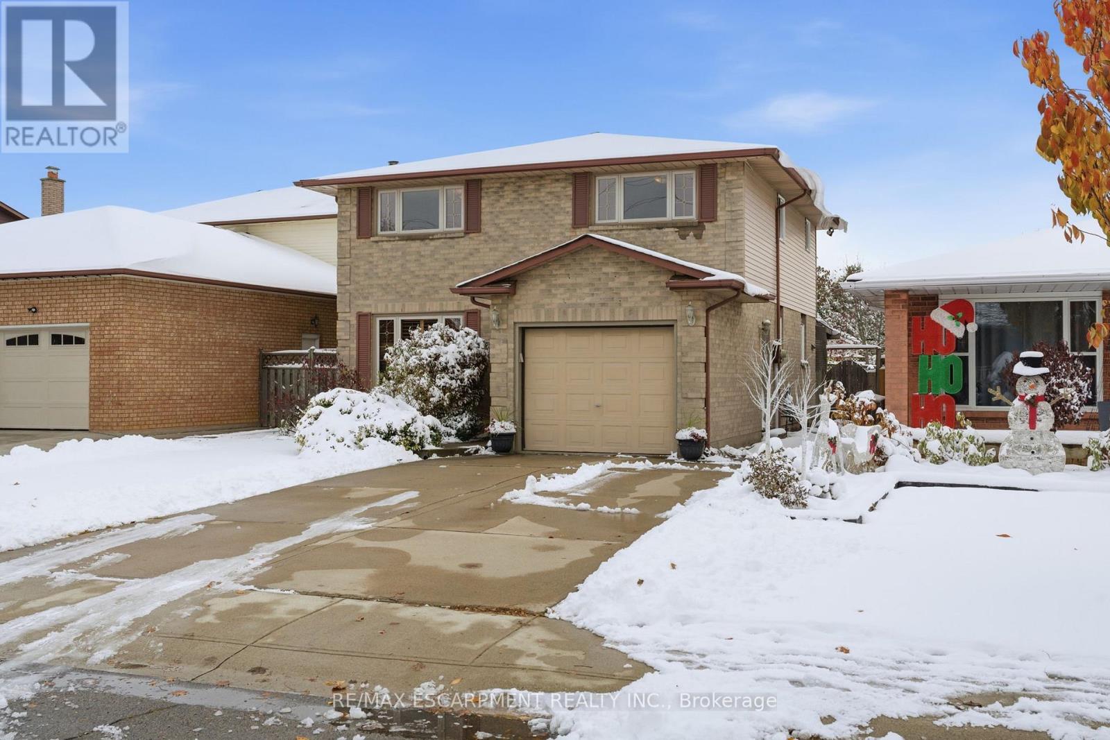 121 Parkwood Crescent, Hamilton, Ontario  L8V 4Z6 - Photo 2 - X12537462