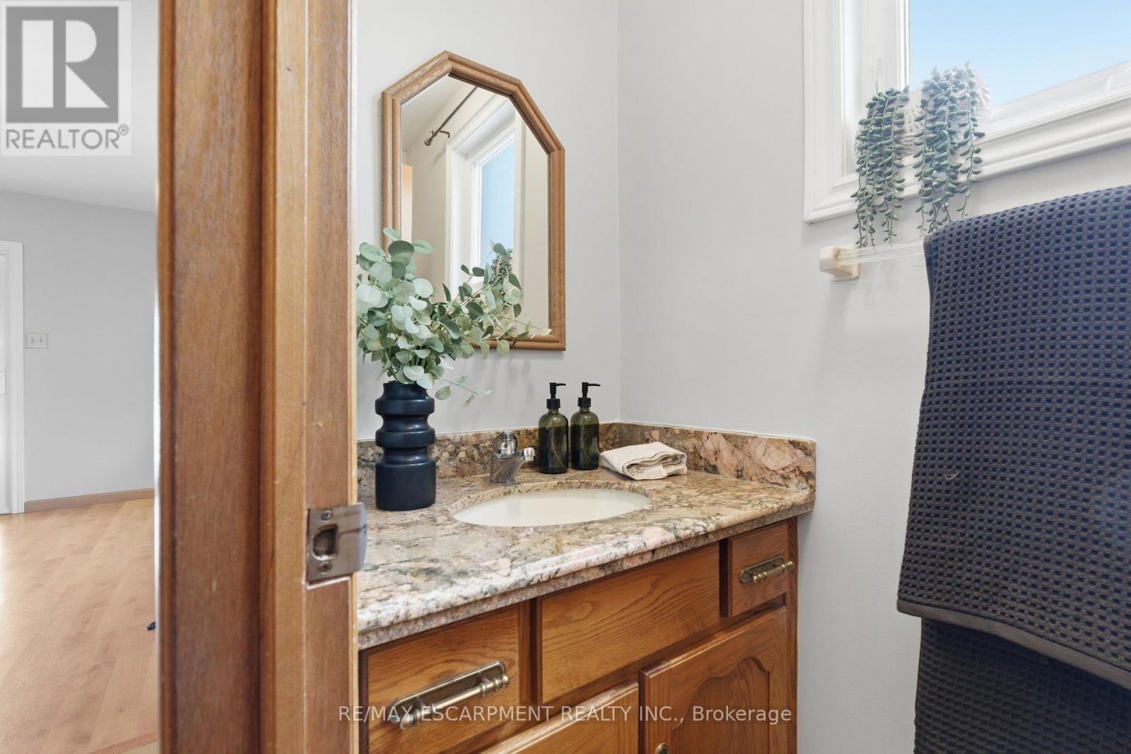 121 Parkwood Crescent, Hamilton, Ontario  L8V 4Z6 - Photo 20 - X12537462