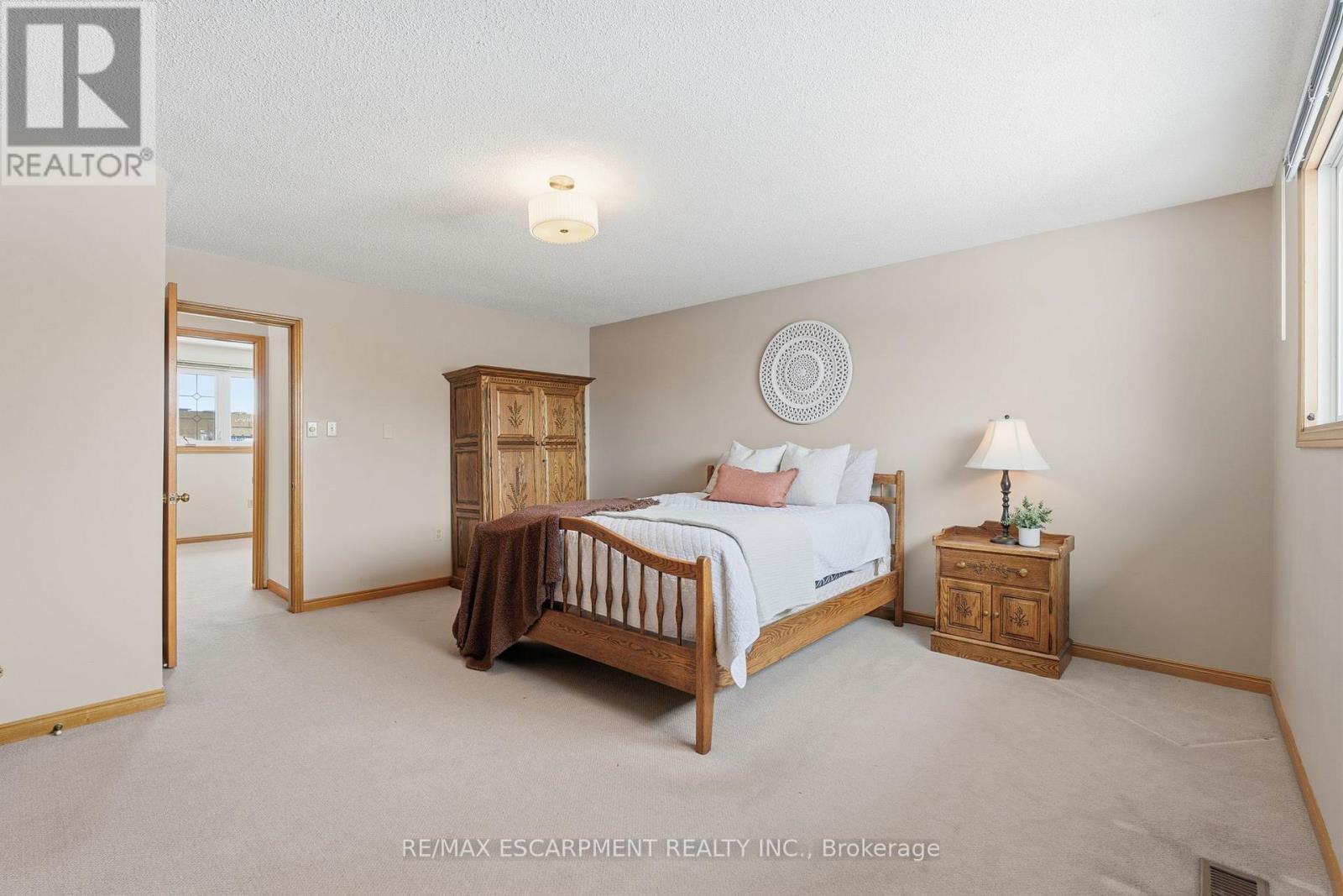 121 Parkwood Crescent, Hamilton, Ontario  L8V 4Z6 - Photo 26 - X12537462