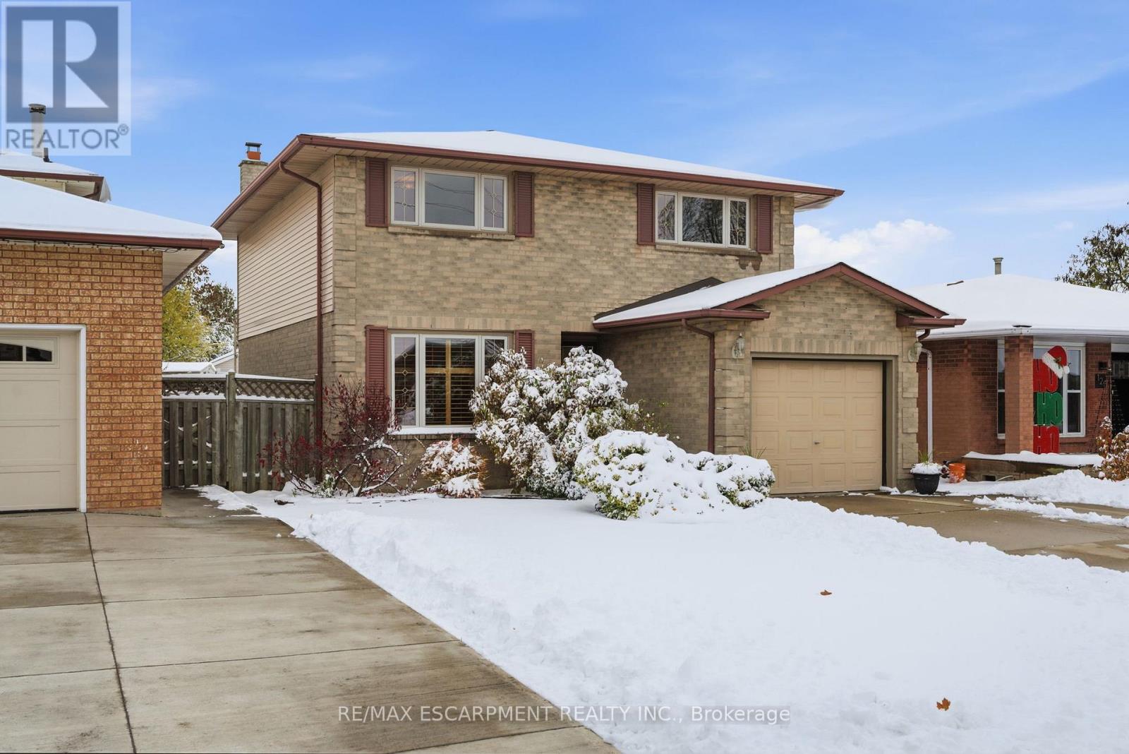 121 Parkwood Crescent, Hamilton, Ontario  L8V 4Z6 - Photo 3 - X12537462