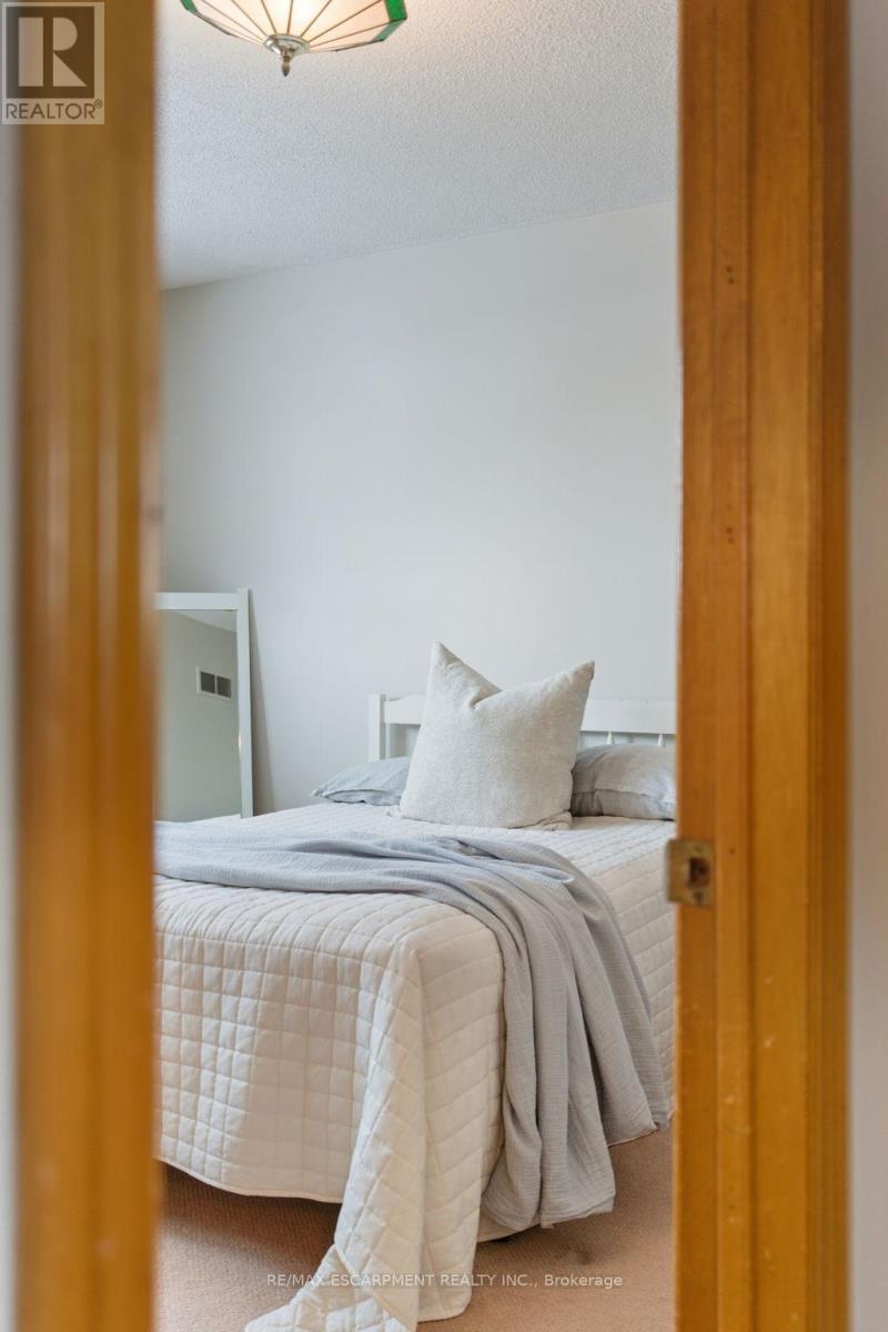 121 Parkwood Crescent, Hamilton, Ontario  L8V 4Z6 - Photo 30 - X12537462