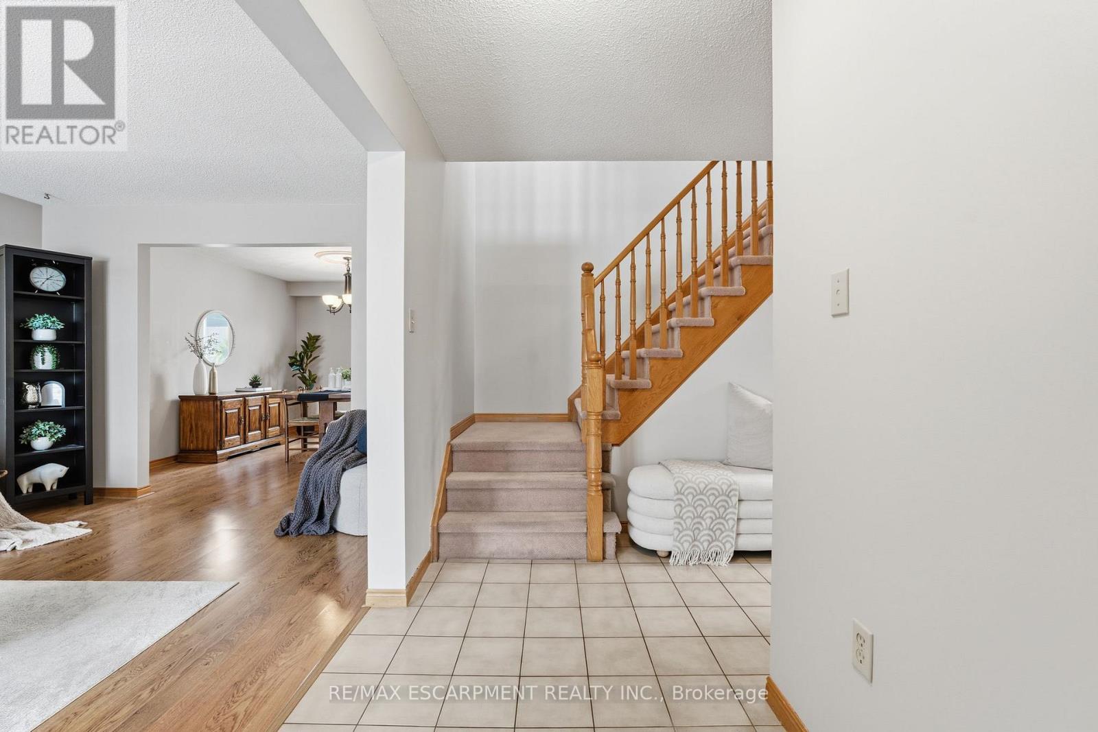 121 Parkwood Crescent, Hamilton, Ontario  L8V 4Z6 - Photo 5 - X12537462