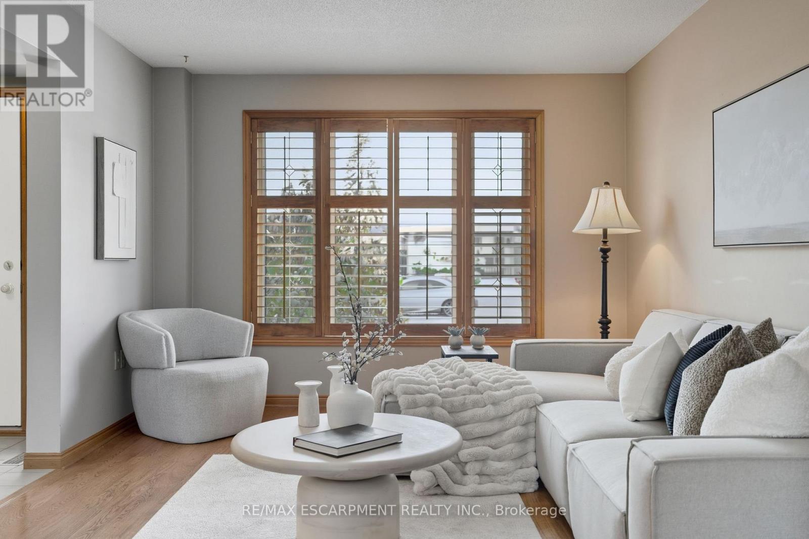 121 Parkwood Crescent, Hamilton, Ontario  L8V 4Z6 - Photo 8 - X12537462