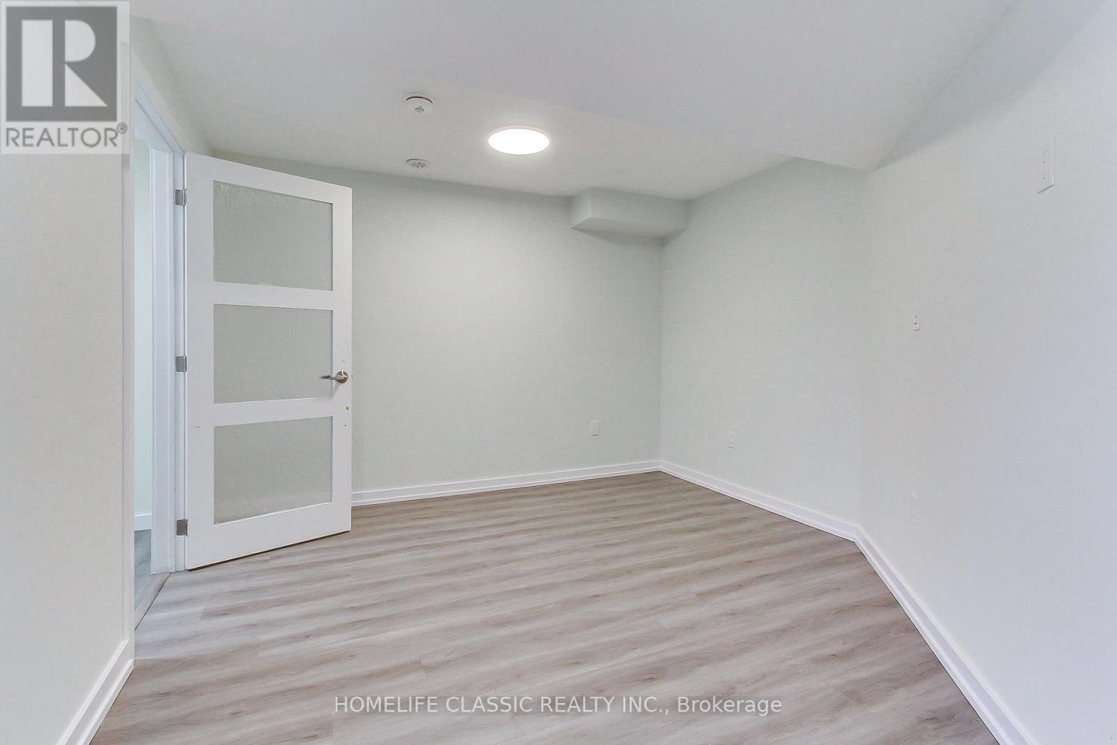 #1 - 590 North Service Road, Hamilton, Ontario  L8E 5A7 - Photo 48 - X12537582