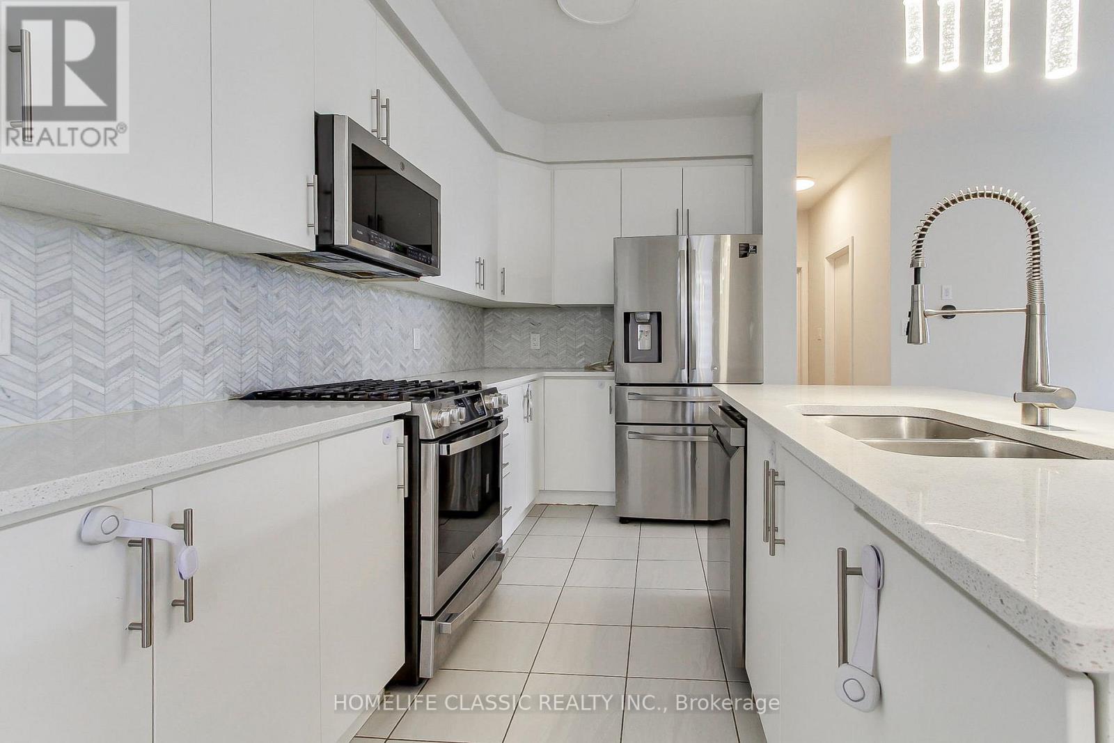 #1 - 590 North Service Road, Hamilton, Ontario  L8E 5A7 - Photo 8 - X12537582