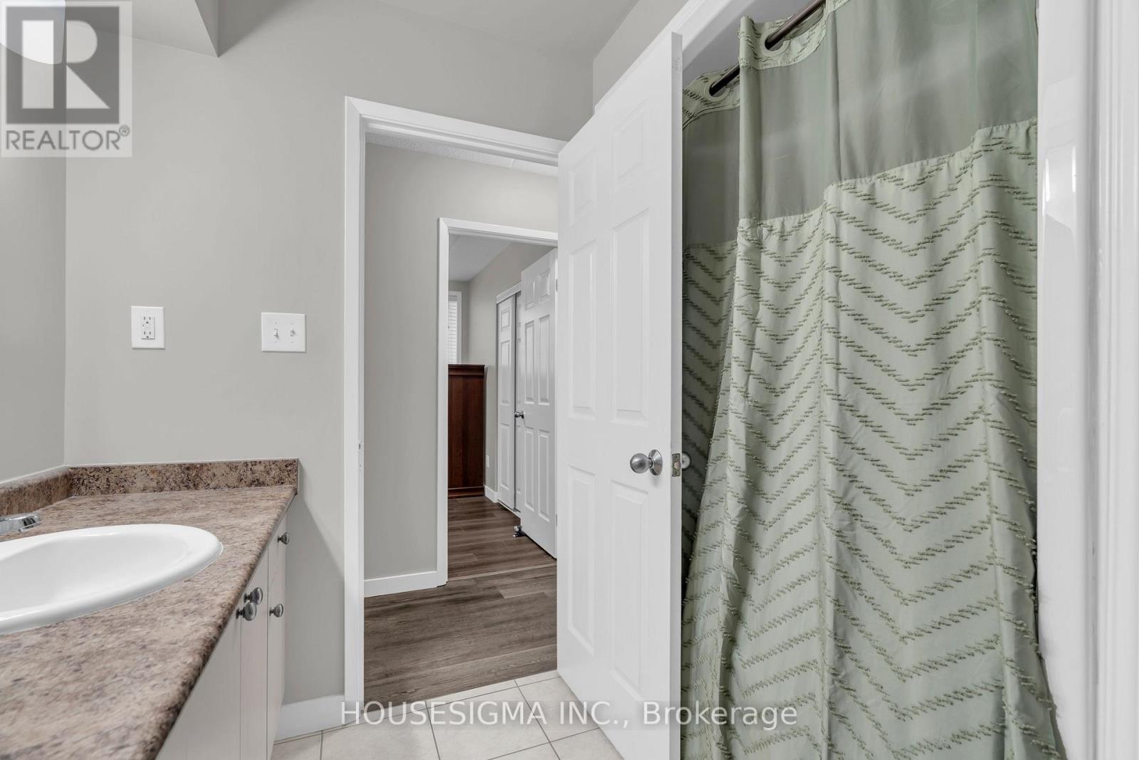 C17 - 12 Holborn Drive, Kitchener, Ontario  N2A 0A4 - Photo 12 - X12537594