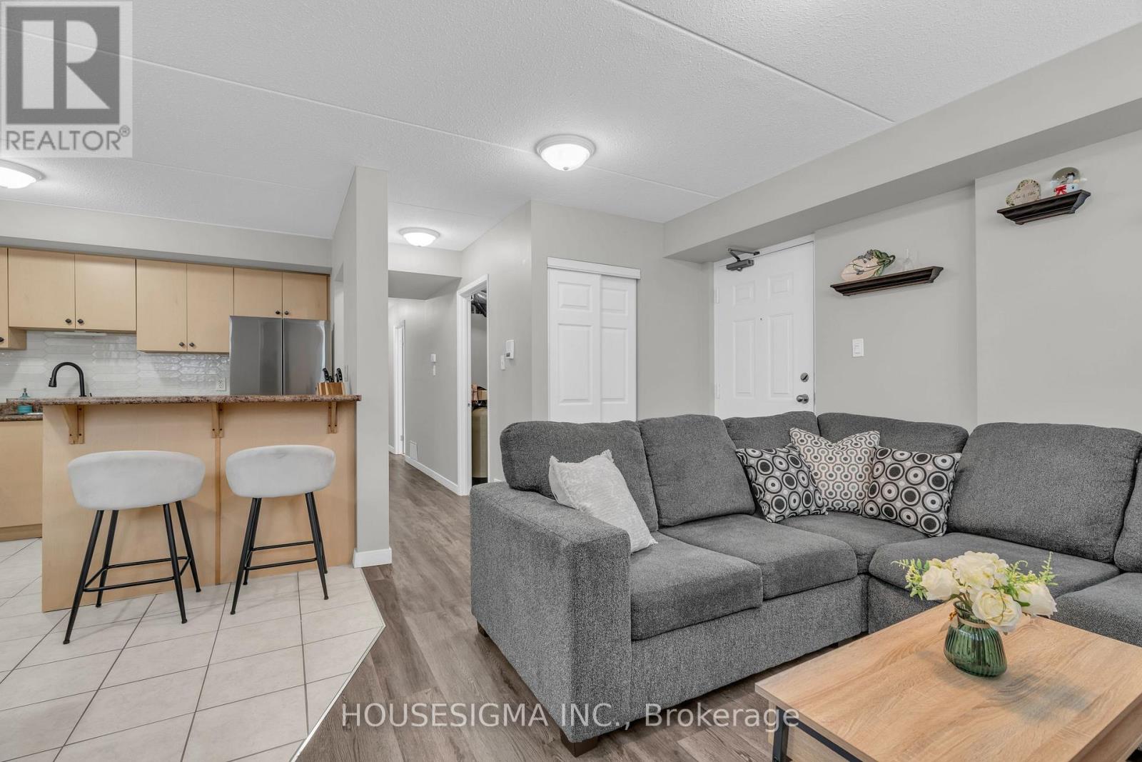 C17 - 12 Holborn Drive, Kitchener, Ontario  N2A 0A4 - Photo 2 - X12537594