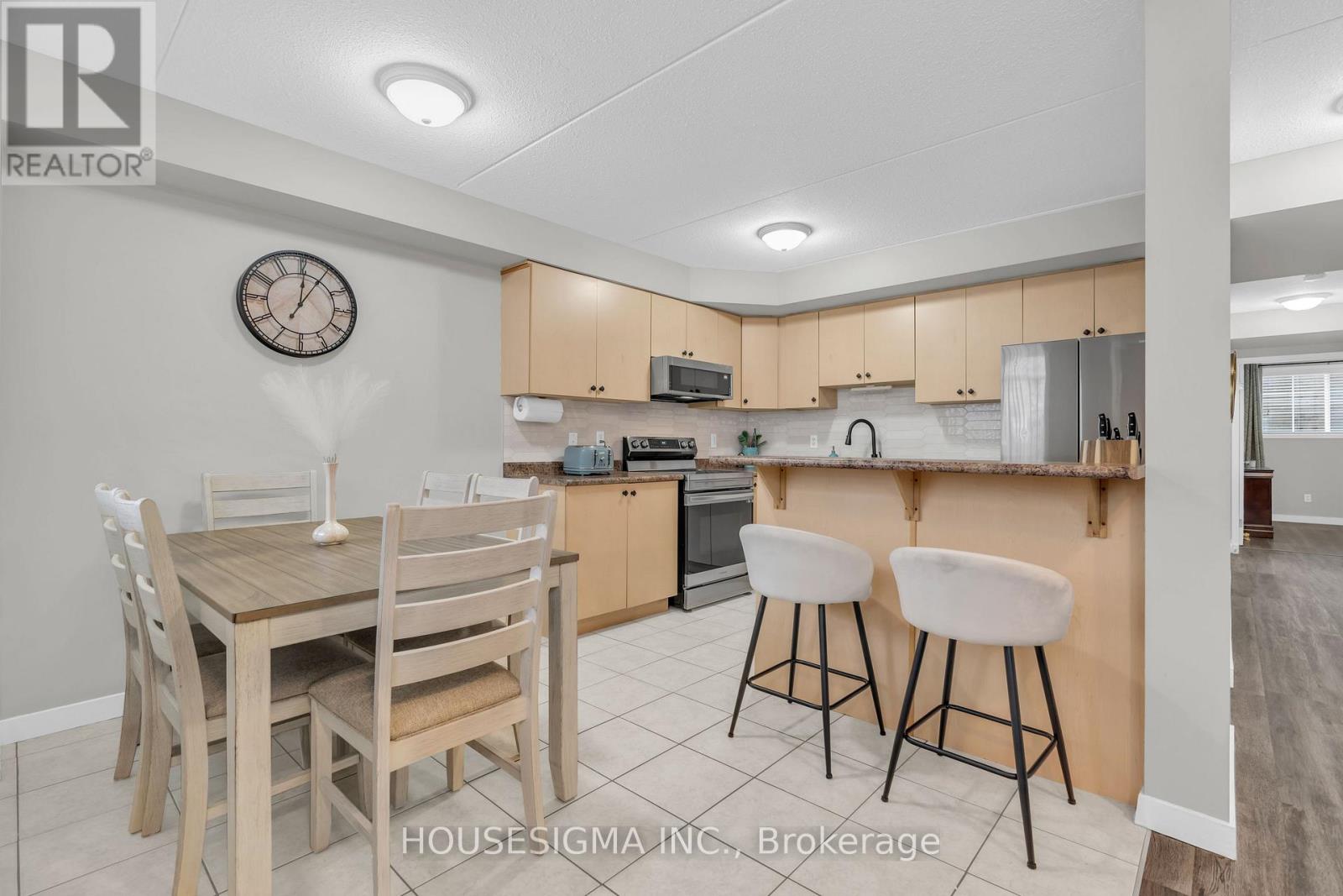 C17 - 12 Holborn Drive, Kitchener, Ontario  N2A 0A4 - Photo 3 - X12537594