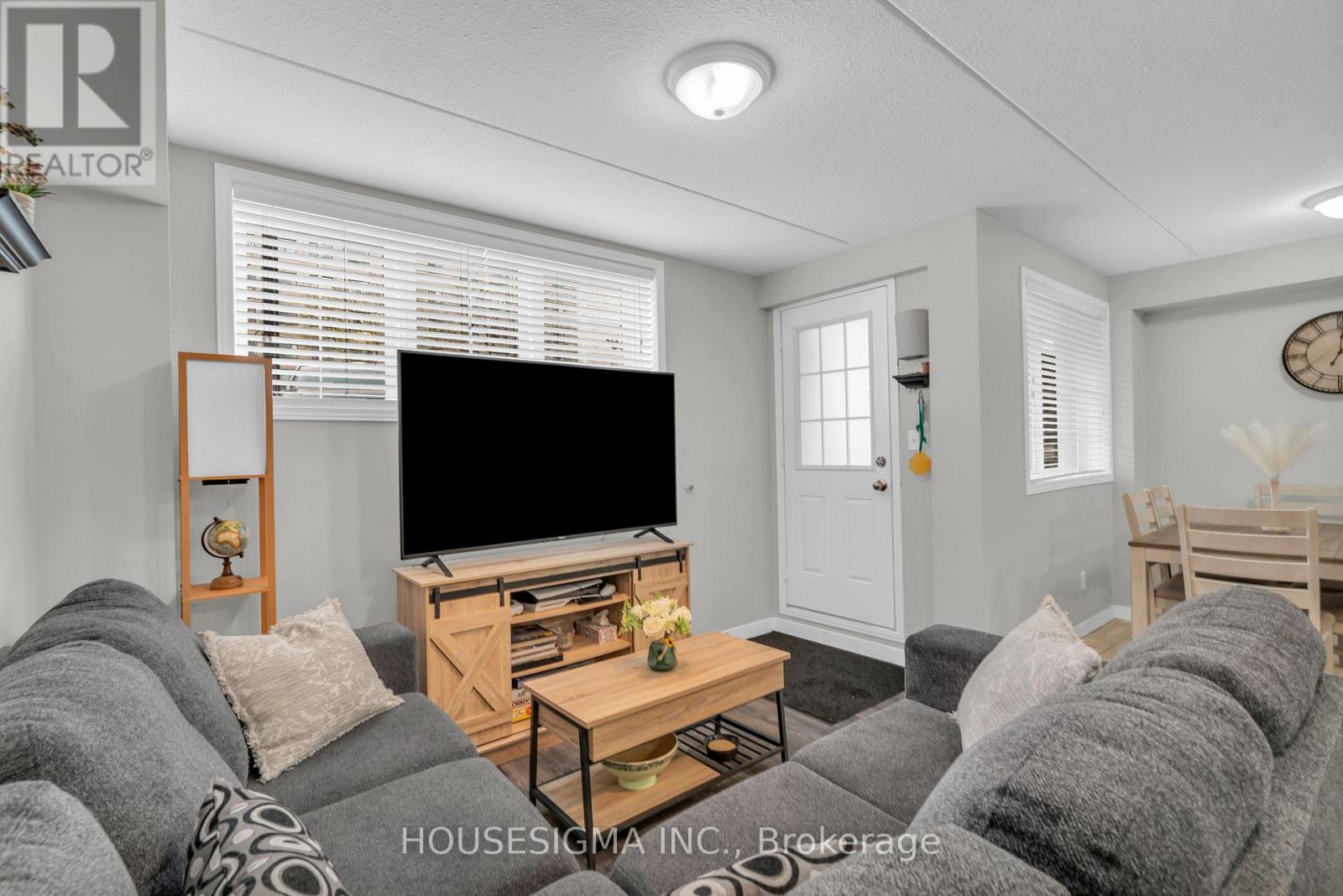 C17 - 12 Holborn Drive, Kitchener, Ontario  N2A 0A4 - Photo 5 - X12537594