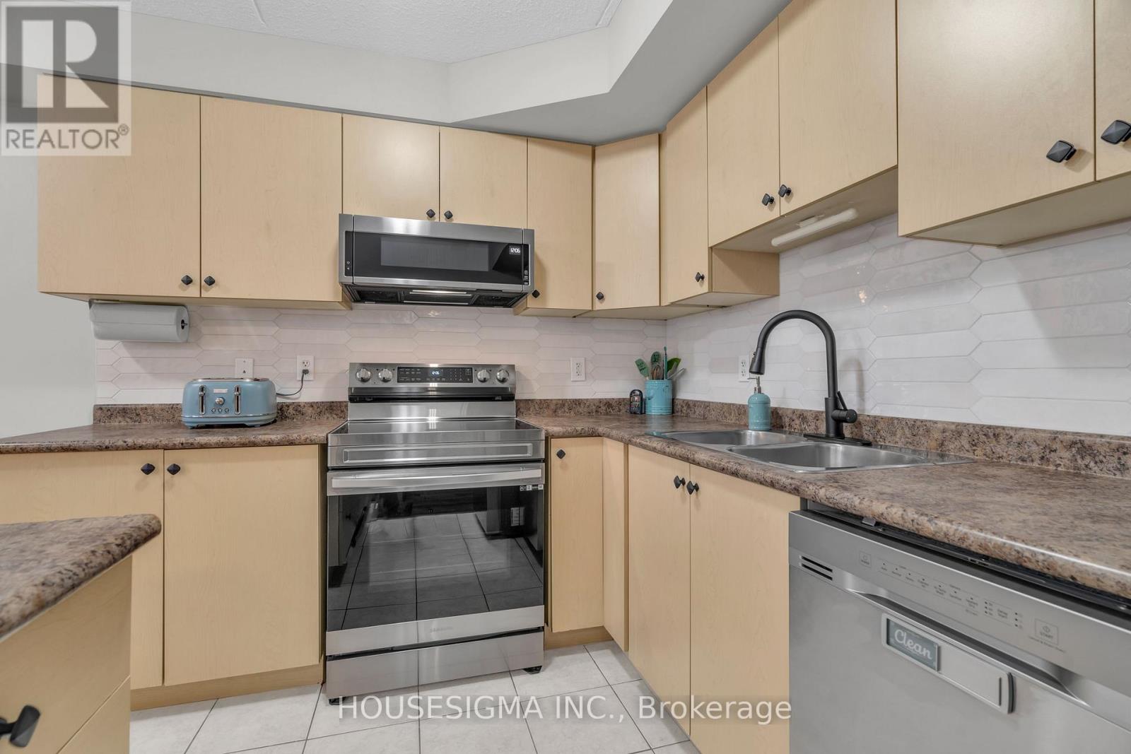 C17 - 12 Holborn Drive, Kitchener, Ontario  N2A 0A4 - Photo 7 - X12537594