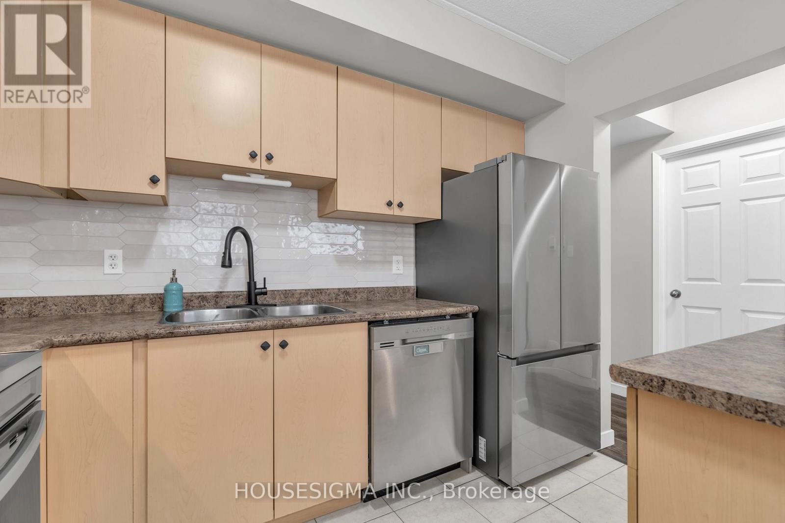 C17 - 12 Holborn Drive, Kitchener, Ontario  N2A 0A4 - Photo 8 - X12537594