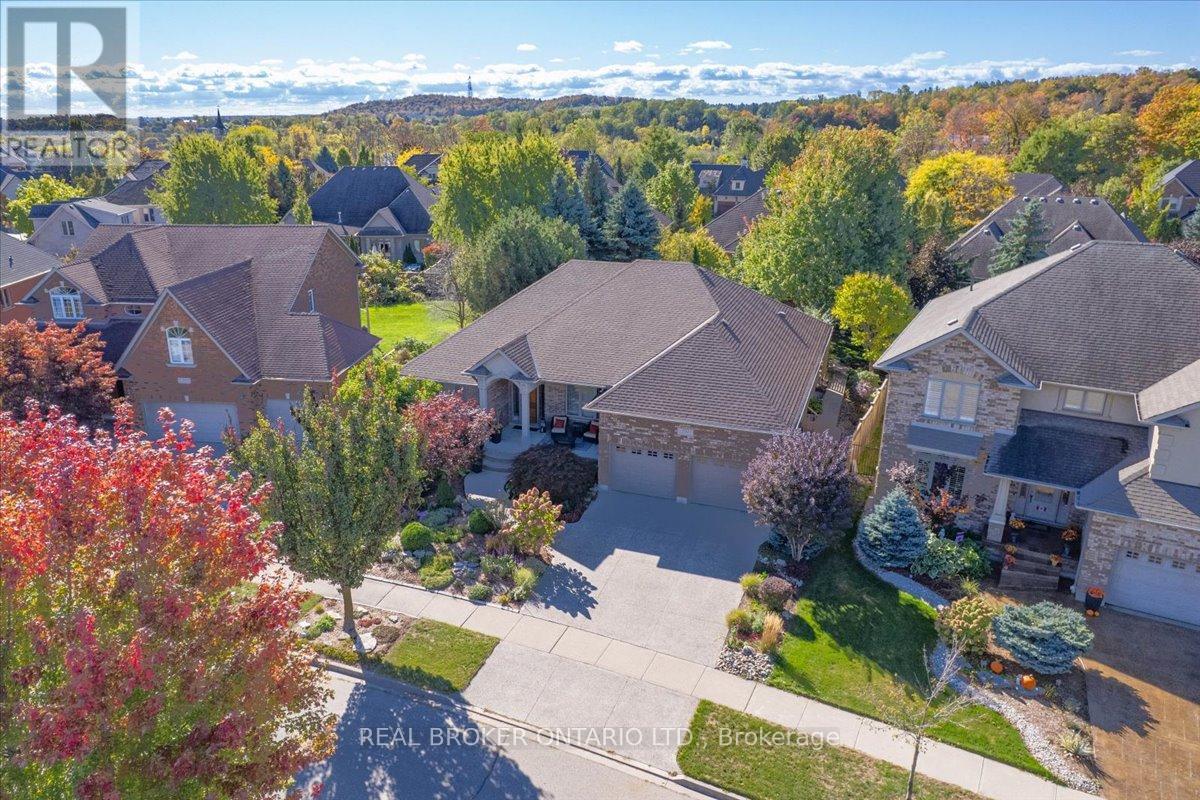 392 Deer Ridge Drive, Kitchener, Ontario  N2P 2S6 - Photo 2 - X12537622