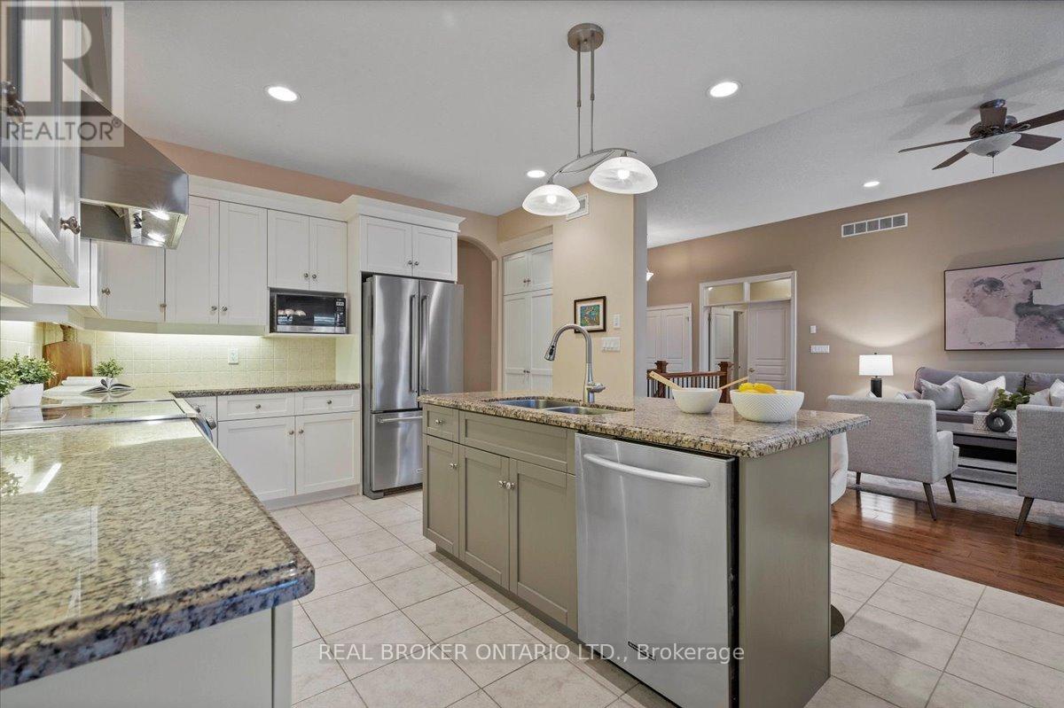 392 Deer Ridge Drive, Kitchener, Ontario  N2P 2S6 - Photo 9 - X12537622