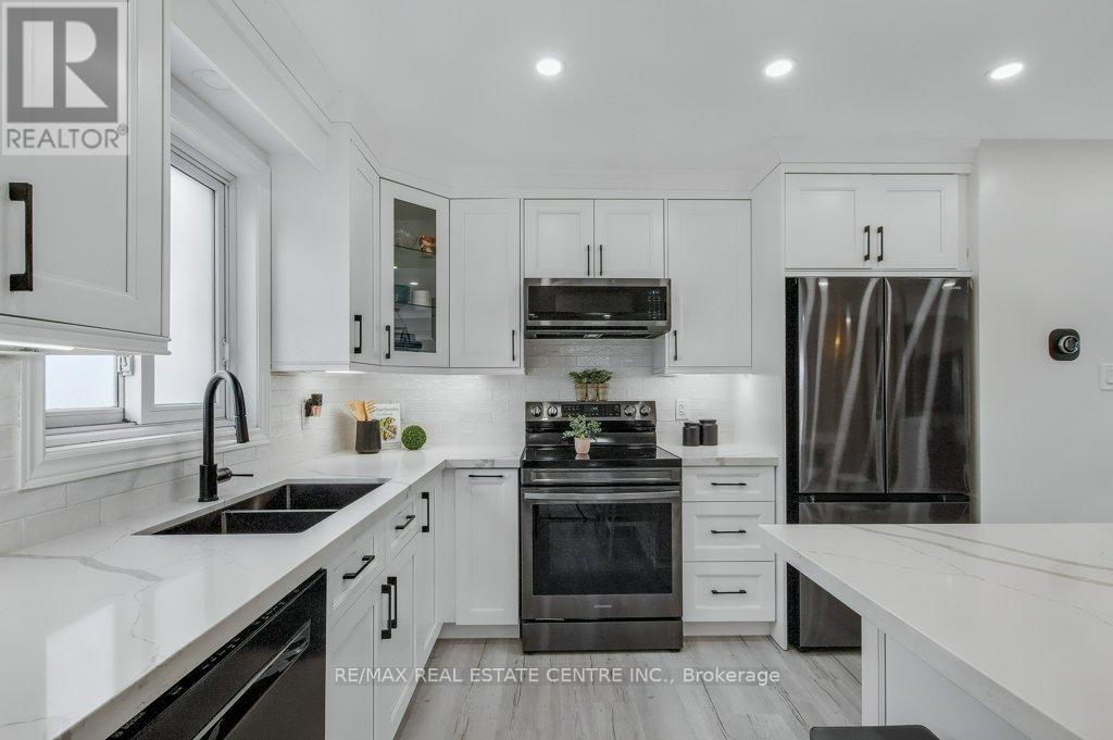 19 Apple Ridge Drive, Kitchener, Ontario  N2P 2S2 - Photo 18 - X12537696