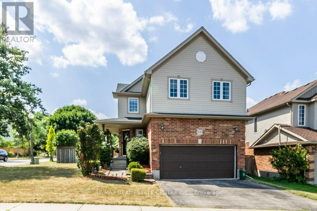 19 Apple Ridge Drive, Kitchener, Ontario  N2P 2S2 - Photo 2 - X12537696