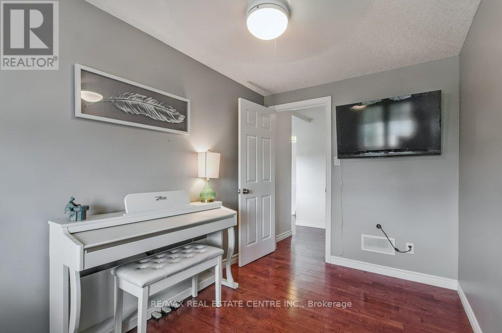 19 Apple Ridge Drive, Kitchener, Ontario  N2P 2S2 - Photo 25 - X12537696