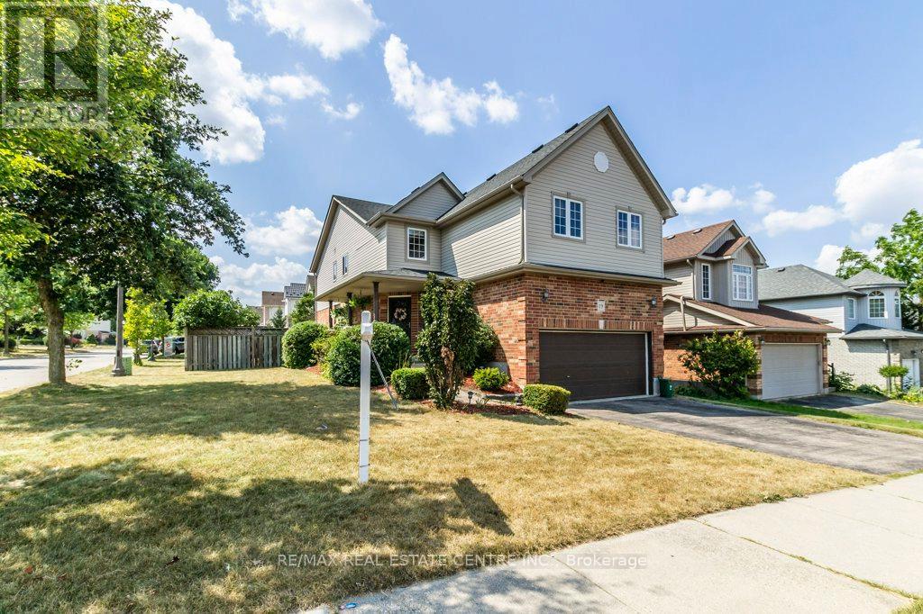 19 Apple Ridge Drive, Kitchener, Ontario  N2P 2S2 - Photo 4 - X12537696