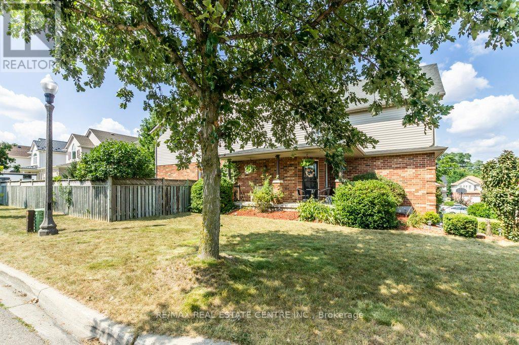 19 Apple Ridge Drive, Kitchener, Ontario  N2P 2S2 - Photo 5 - X12537696