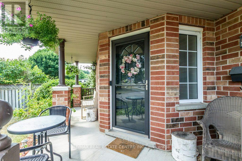 19 Apple Ridge Drive, Kitchener, Ontario  N2P 2S2 - Photo 7 - X12537696