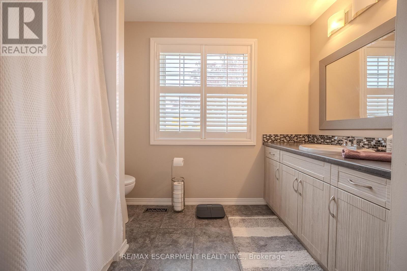 139 Brigade Drive, Hamilton, Ontario  L9B 2B9 - Photo 16 - X12537750