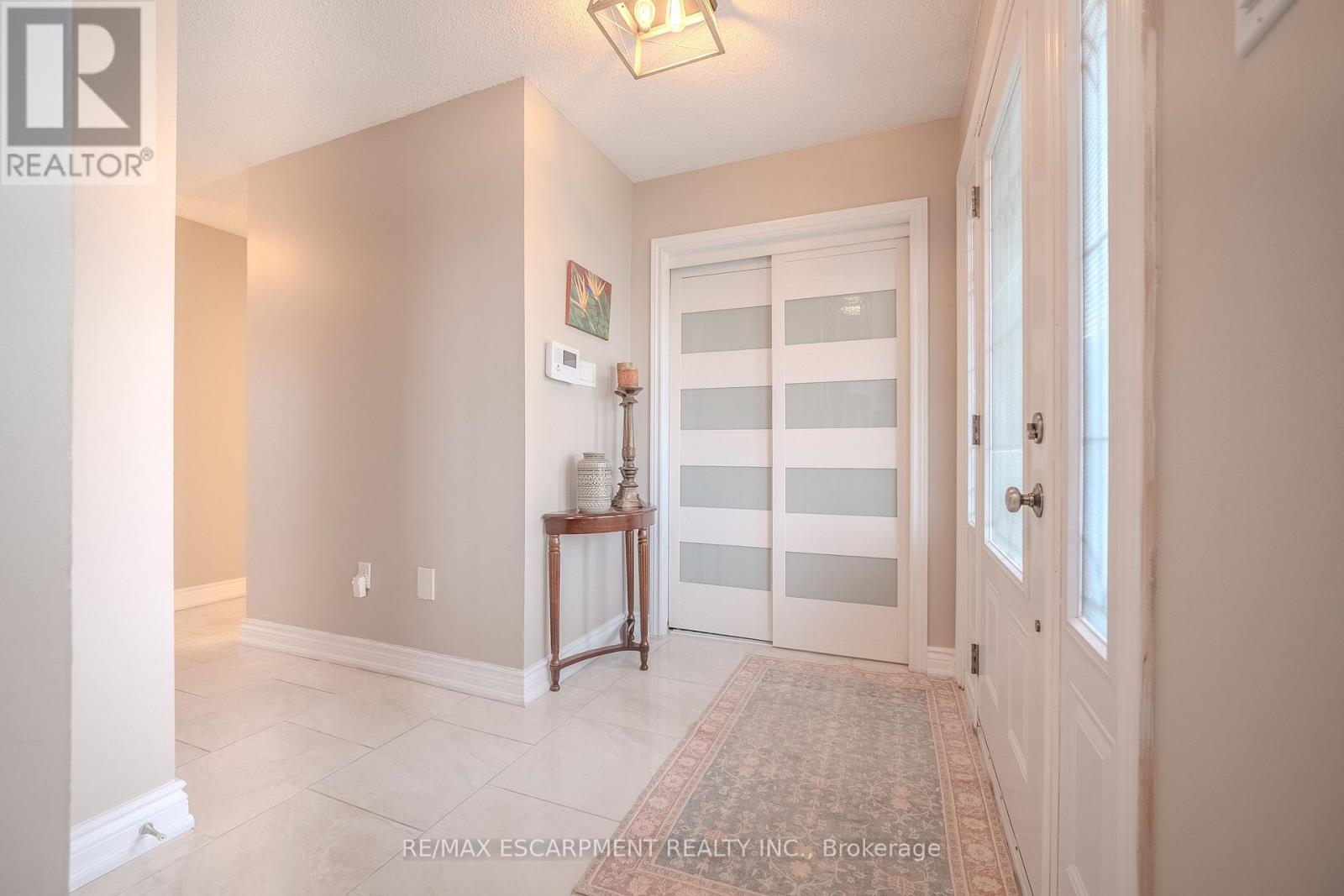 139 Brigade Drive, Hamilton, Ontario  L9B 2B9 - Photo 4 - X12537750