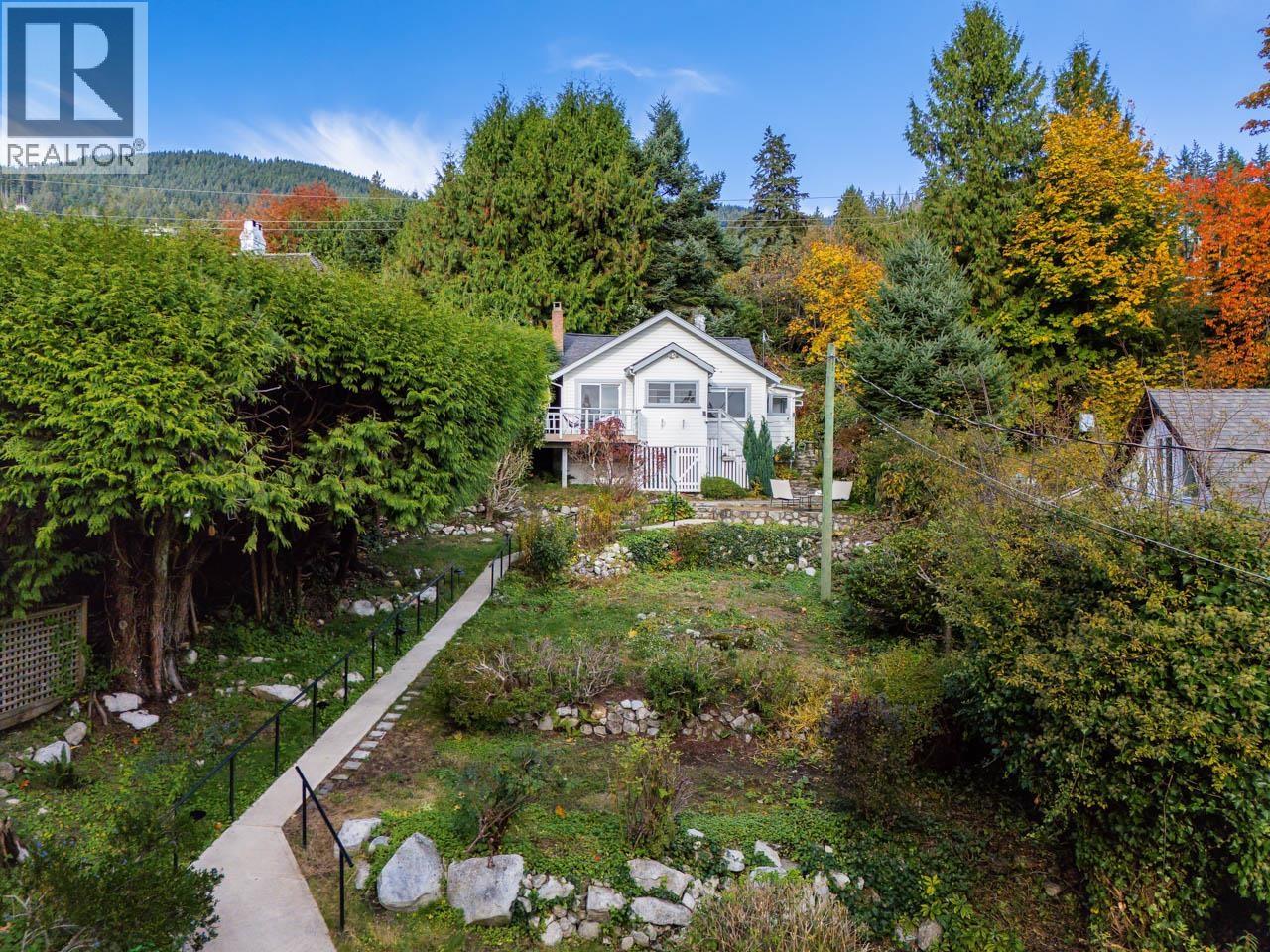 3245 TRAVERS AVENUE, West Vancouver, British Columbia