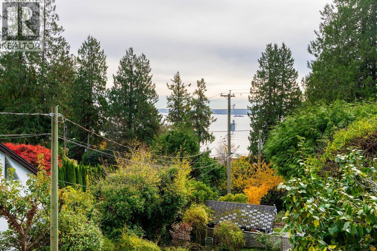 3245 Travers Avenue, West Vancouver, British Columbia  V7V 1G5 - Photo 8 - R3066649