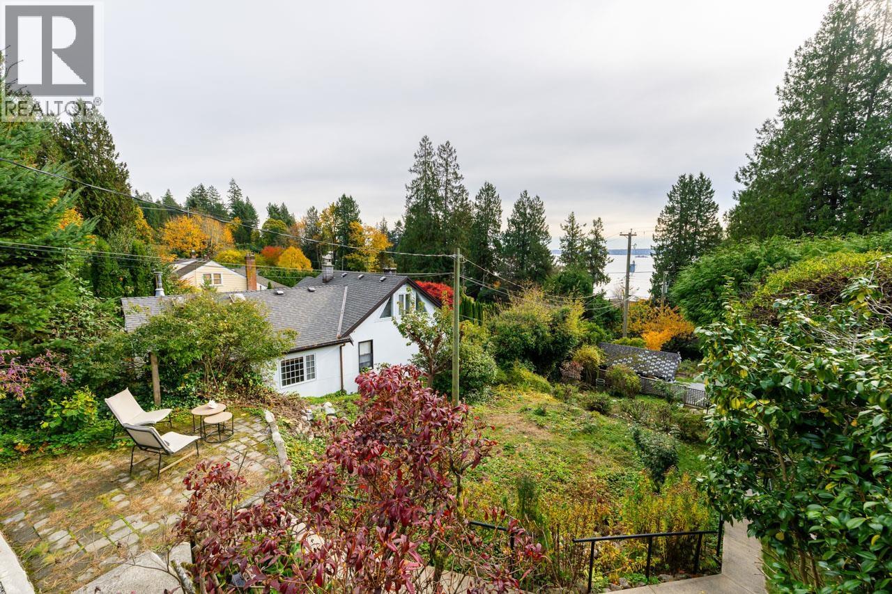 3245 Travers Avenue, West Vancouver, British Columbia  V7V 1G5 - Photo 9 - R3066649