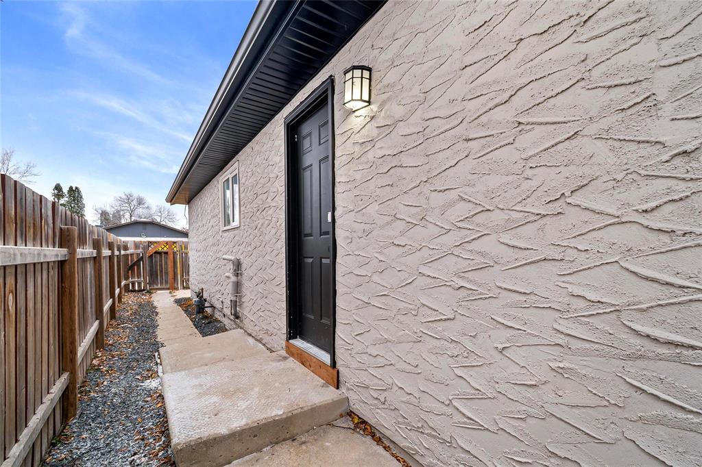 149 Albina Way, Winnipeg, Manitoba  R2R 1G8 - Photo 2 - 202528324