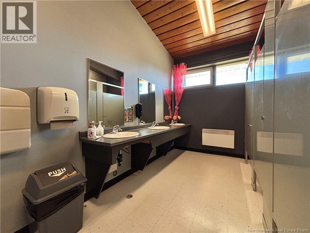 895 St Anne, Bathurst, New Brunswick  E2A 2N5 - Photo 14 - NB129909