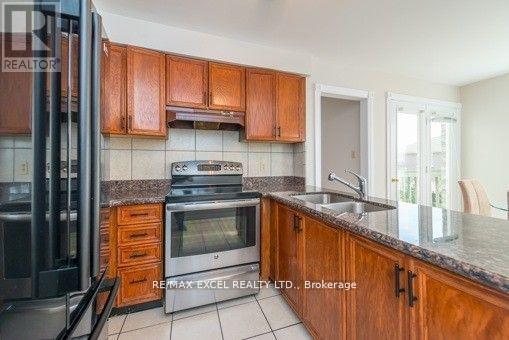 2394 Annan Woods Drive, Pickering, Ontario  L1X 2K6 - Photo 6 - E12533734