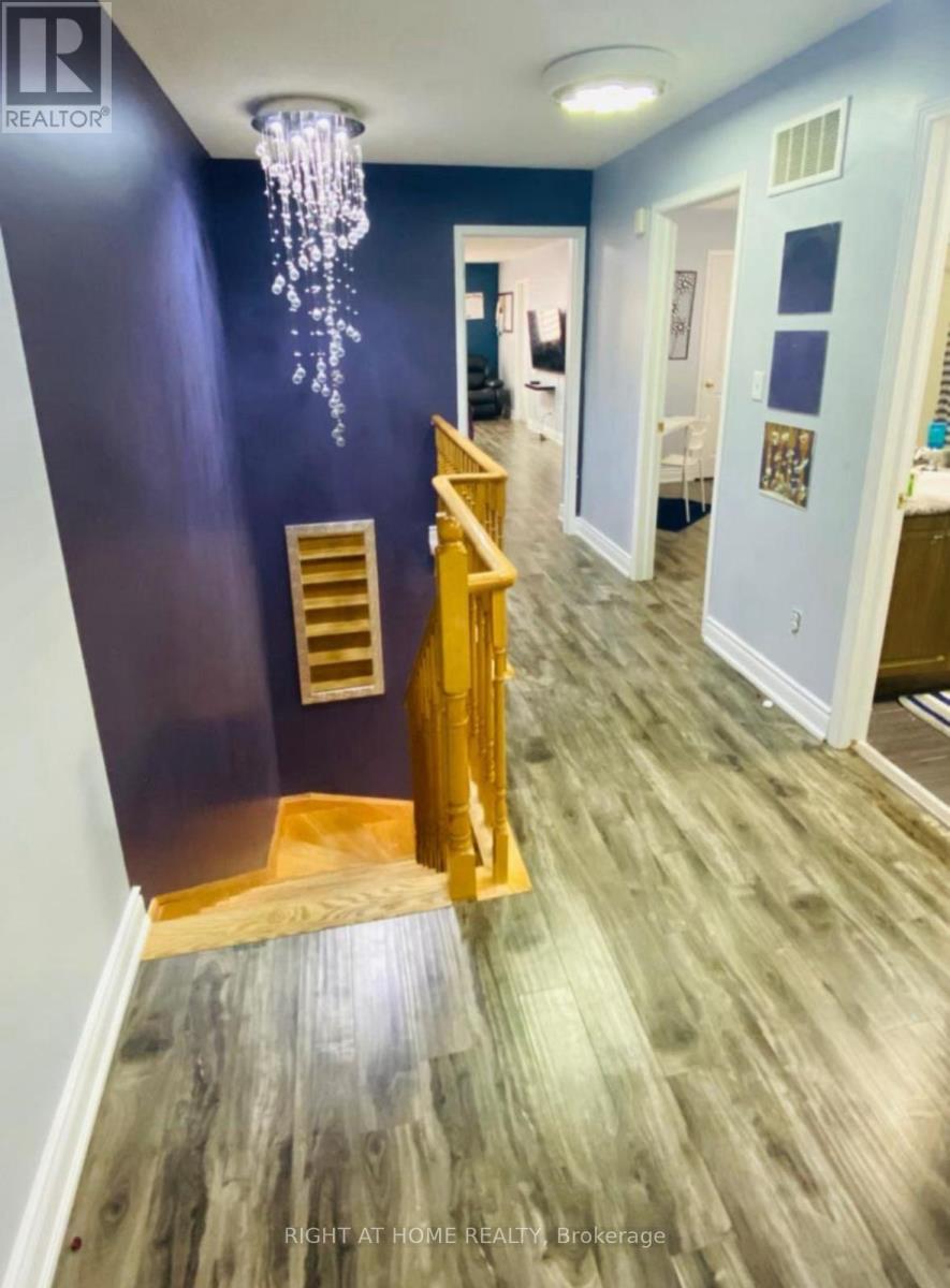 98 Cookview Drive, Brampton, Ontario L6R 3V1 - Photo 4 - W12405394