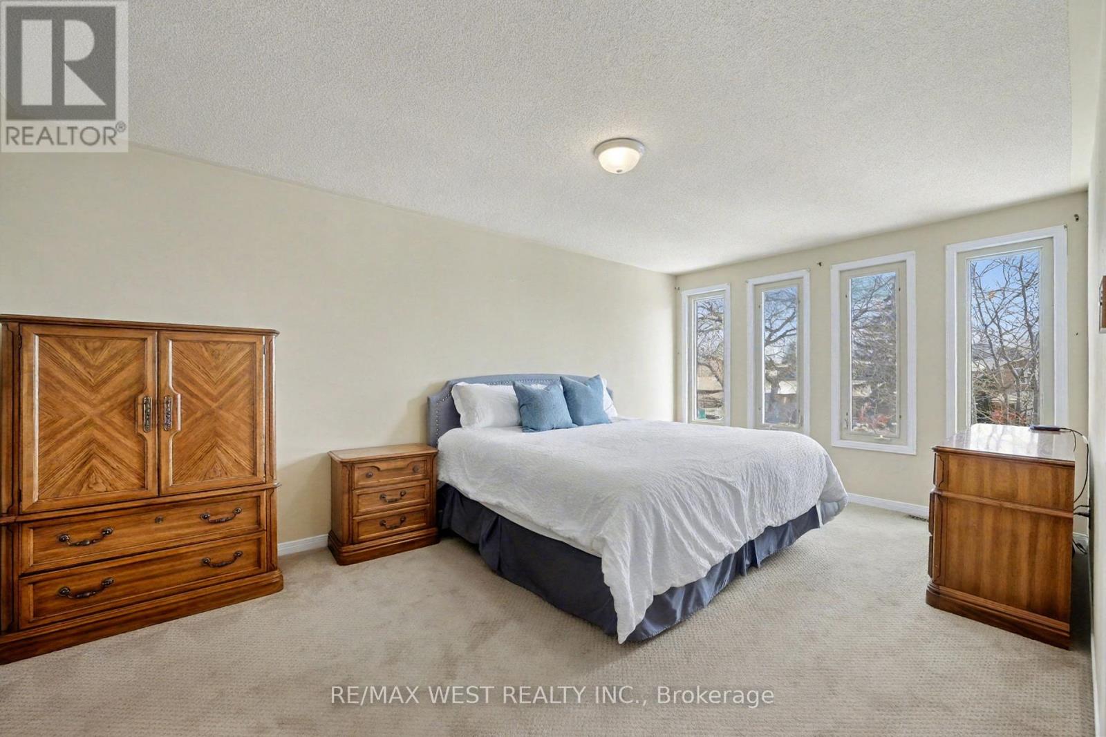 1155 Willowbank Trail, Mississauga, Ontario  L4W 4B9 - Photo 9 - W12537080