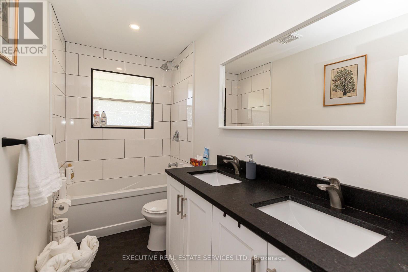 44 Woodsview Avenue, Grimsby, Ontario  L3M 3T1 - Photo 17 - X12280949