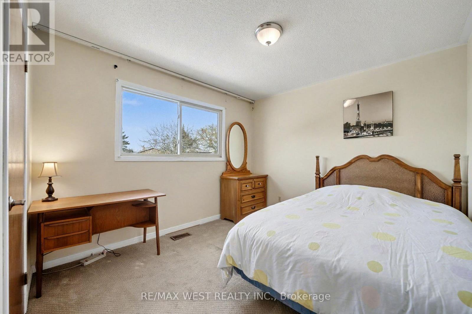 1155 Willowbank Trail, Mississauga, Ontario  L4W 4B9 - Photo 10 - W12537080