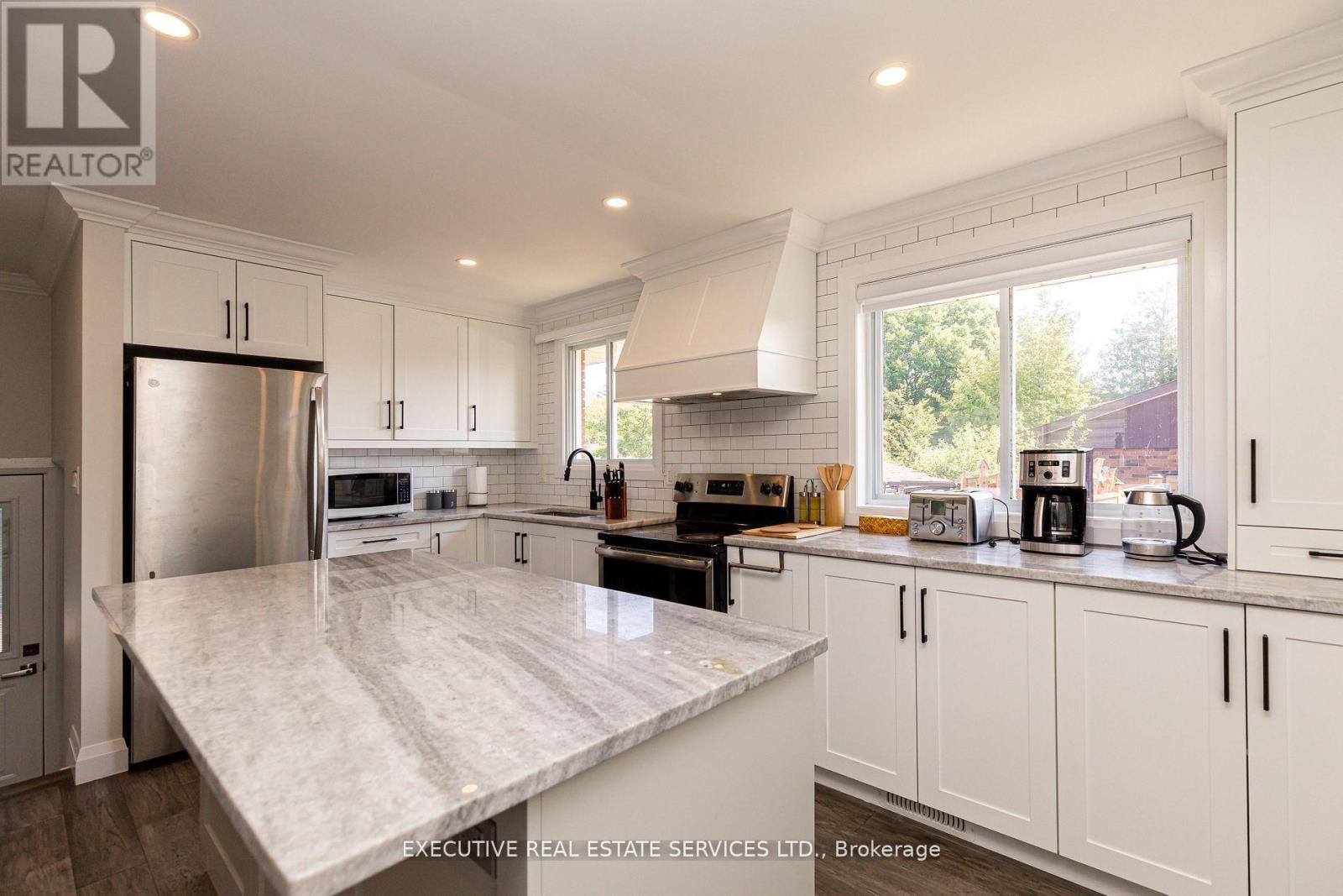 44 Woodsview Avenue, Grimsby, Ontario  L3M 3T1 - Photo 10 - X12381121