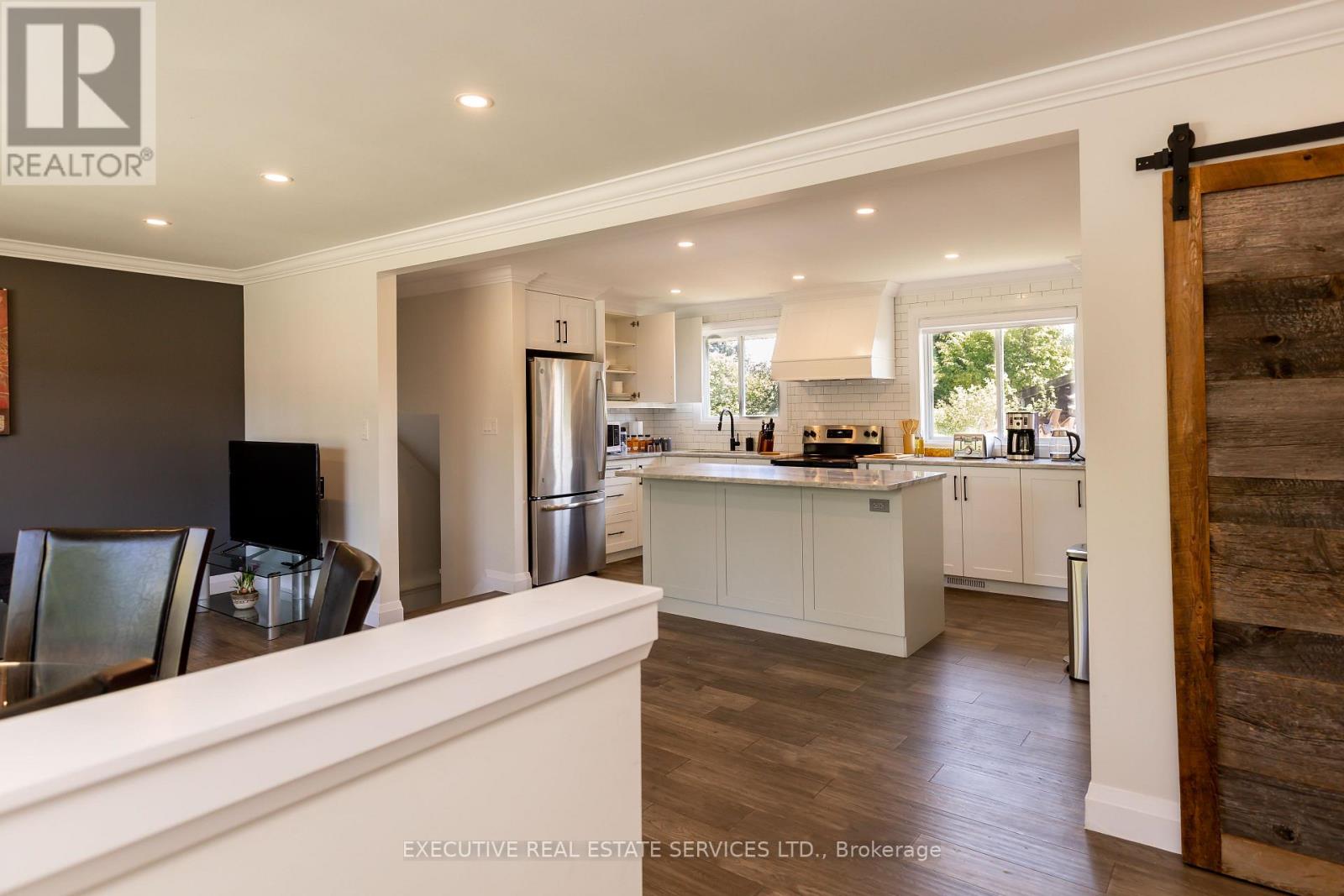 44 Woodsview Avenue, Grimsby, Ontario  L3M 3T1 - Photo 5 - X12280949