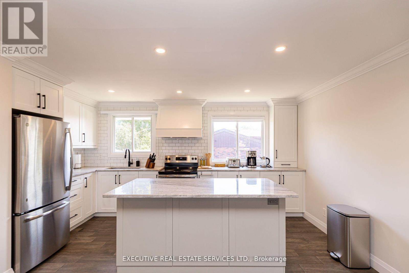 44 Woodsview Avenue, Grimsby, Ontario  L3M 3T1 - Photo 9 - X12381121