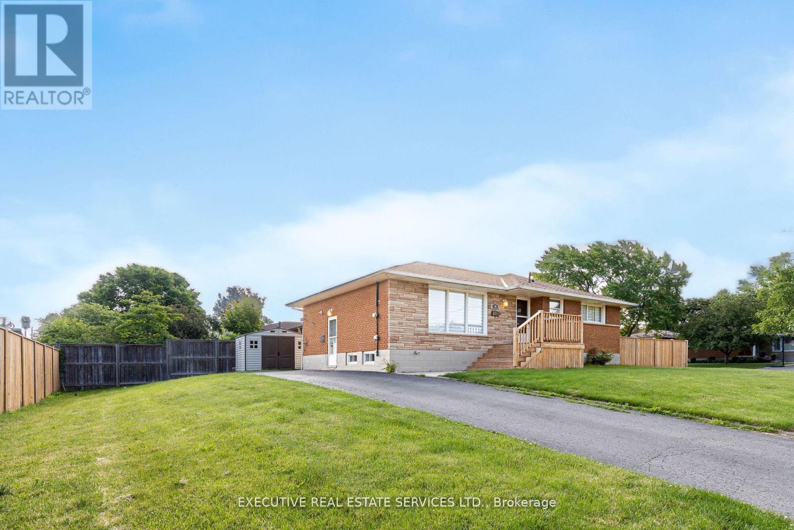 44 Woodsview Avenue, Grimsby, Ontario  L3M 3T1 - Photo 3 - X12381121