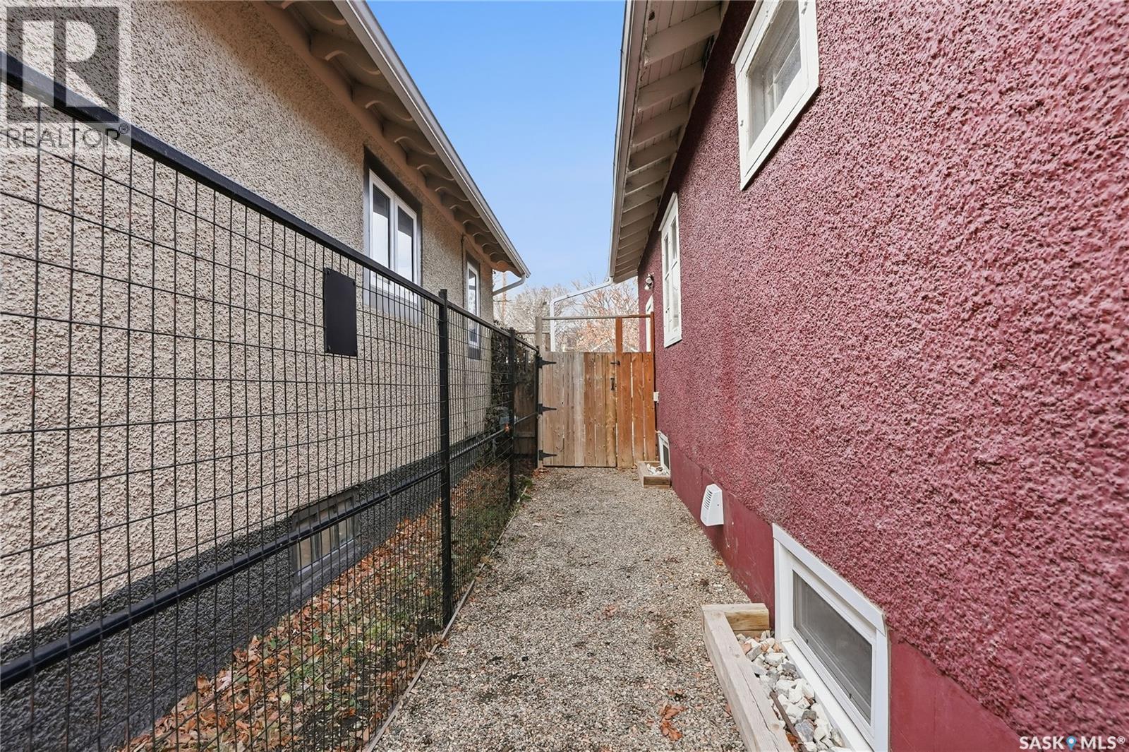 1121 C Avenue N, Saskatoon, Saskatchewan  S7L 1K3 - Photo 29 - SK023907