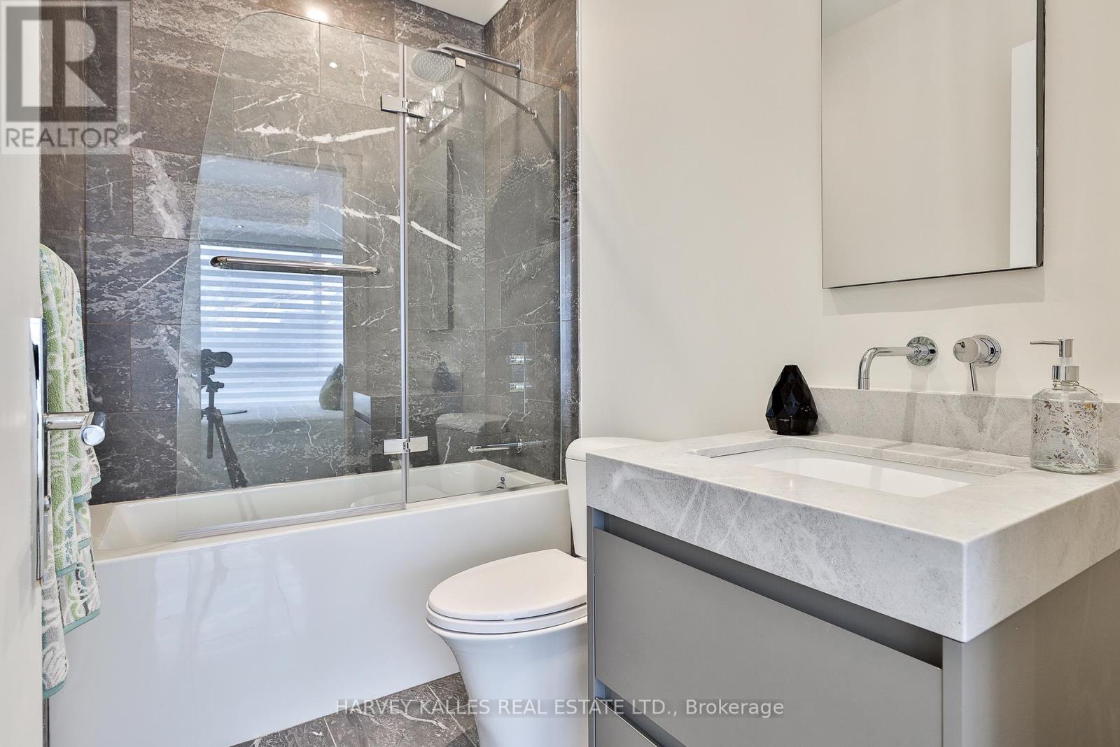49 Foxbar Road, Toronto, Ontario  M4V 2G5 - Photo 29 - C12537786