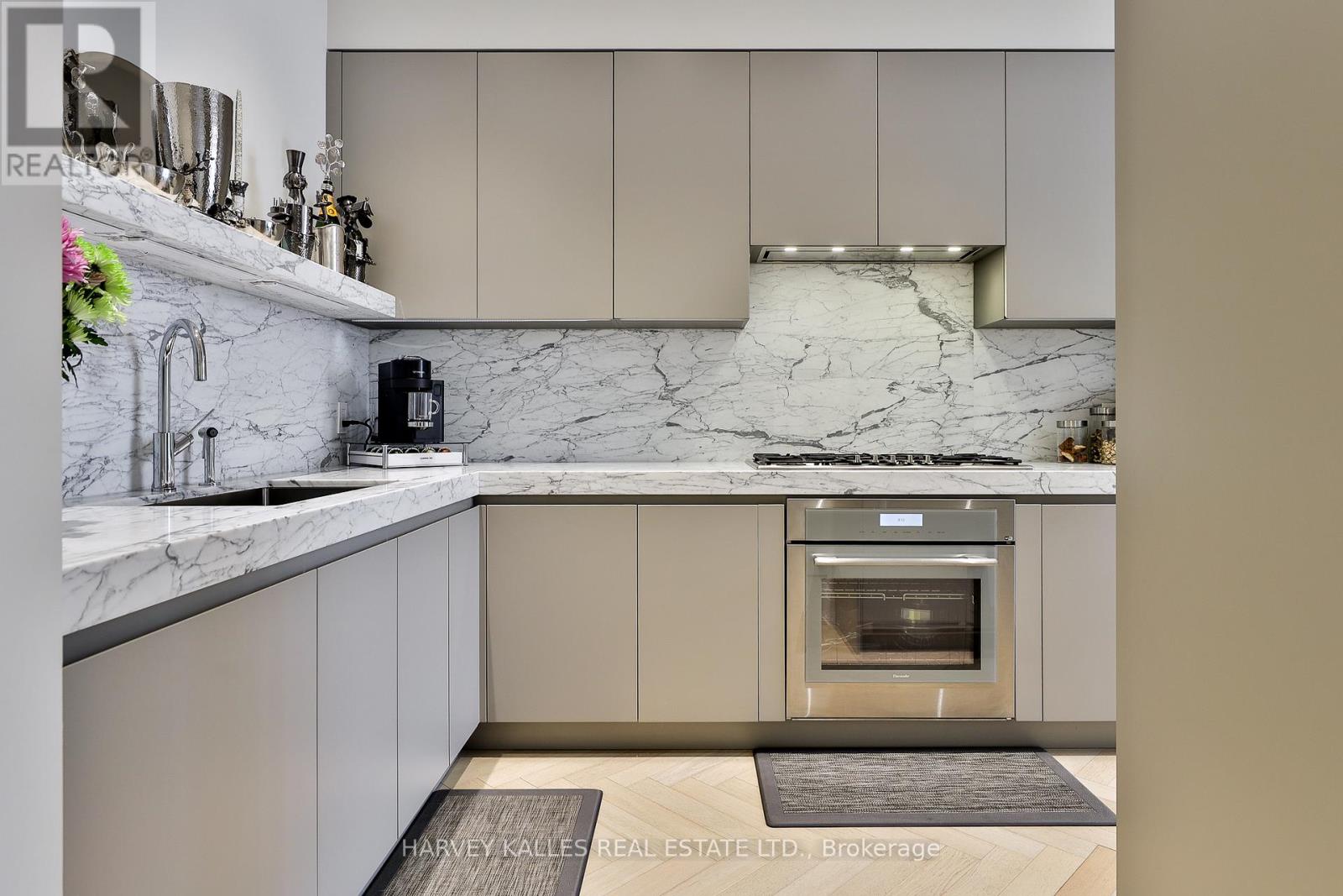 49 Foxbar Road, Toronto, Ontario  M4V 2G5 - Photo 3 - C12537786