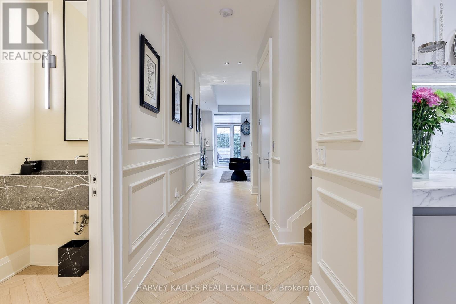 49 Foxbar Road, Toronto, Ontario  M4V 2G5 - Photo 7 - C12537786