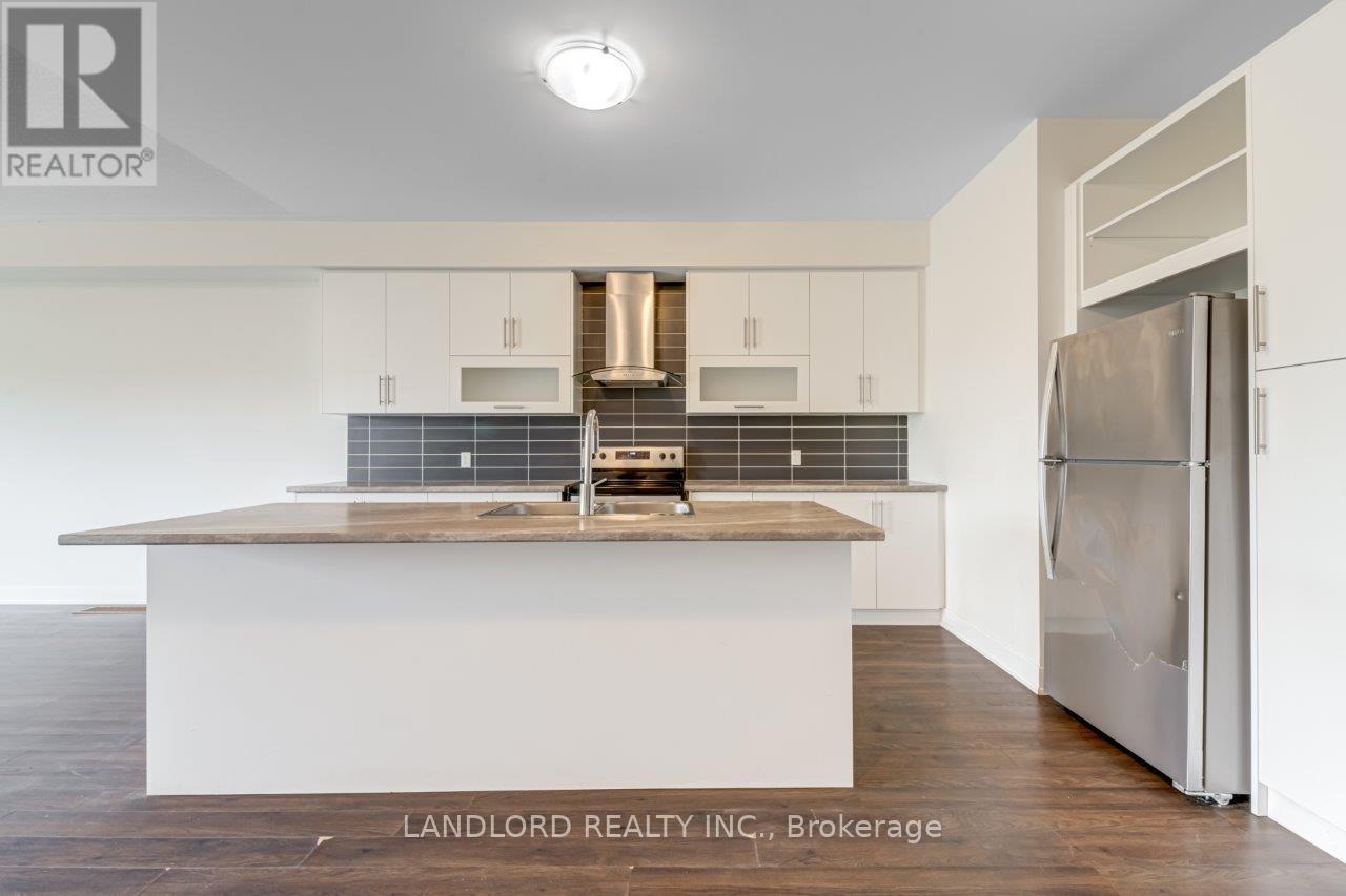 40 Donald Fleming Way, Whitby, Ontario  L1R 0N8 - Photo 2 - E12537772