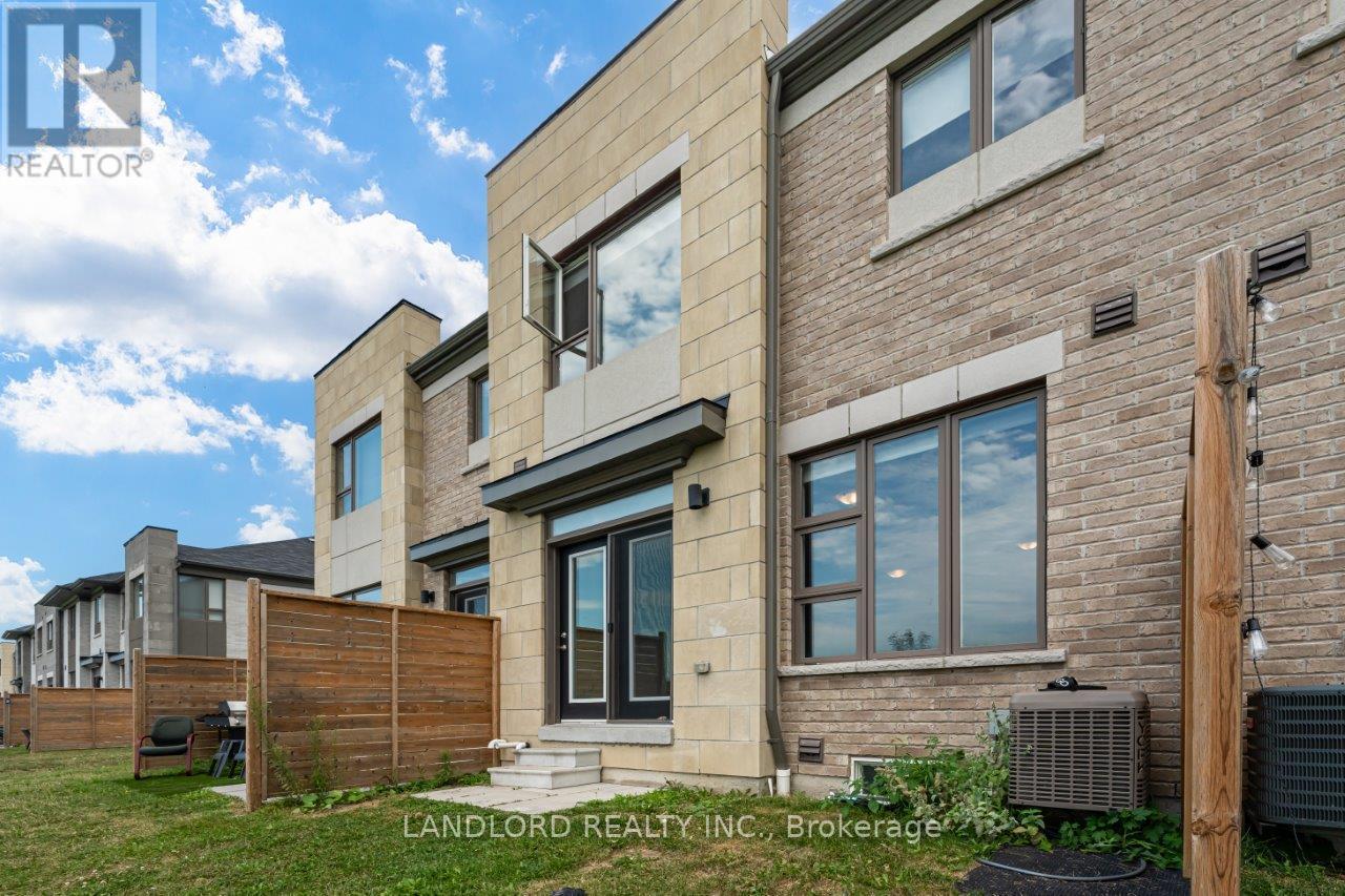 40 Donald Fleming Way, Whitby, Ontario  L1R 0N8 - Photo 8 - E12537772