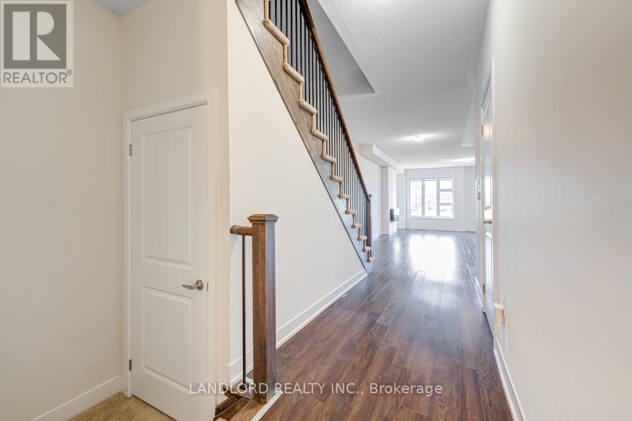 40 Donald Fleming Way, Whitby, Ontario  L1R 0N8 - Photo 9 - E12537772